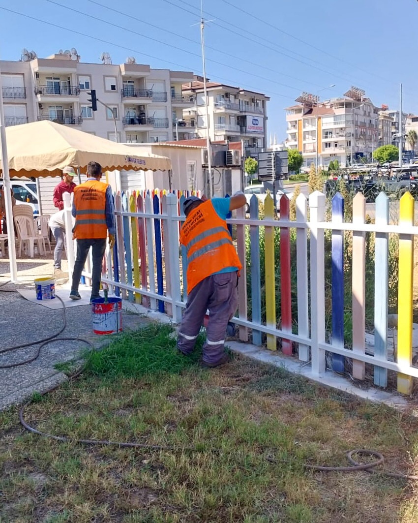 Antalya Manavgat'ta Park ve Bahçeler Müdürlüğü'nden Bakım Çalışmaları