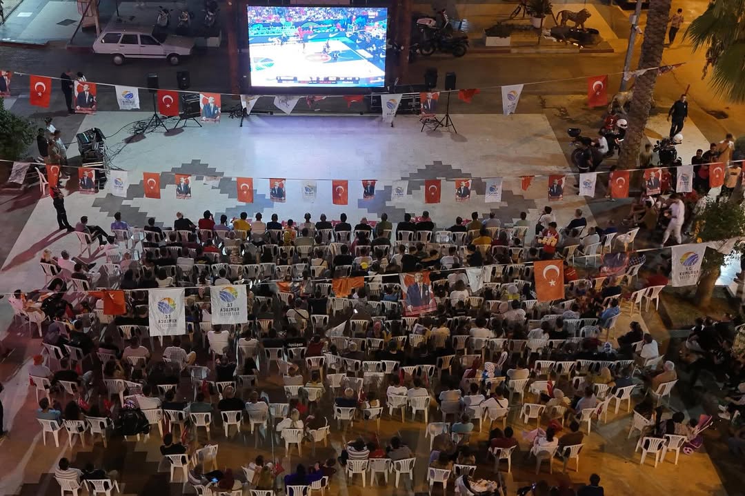 Antalya Kumluca'da EuroBasket Coşkusu Cumhuriyet Meydanı'nda Yaşandı