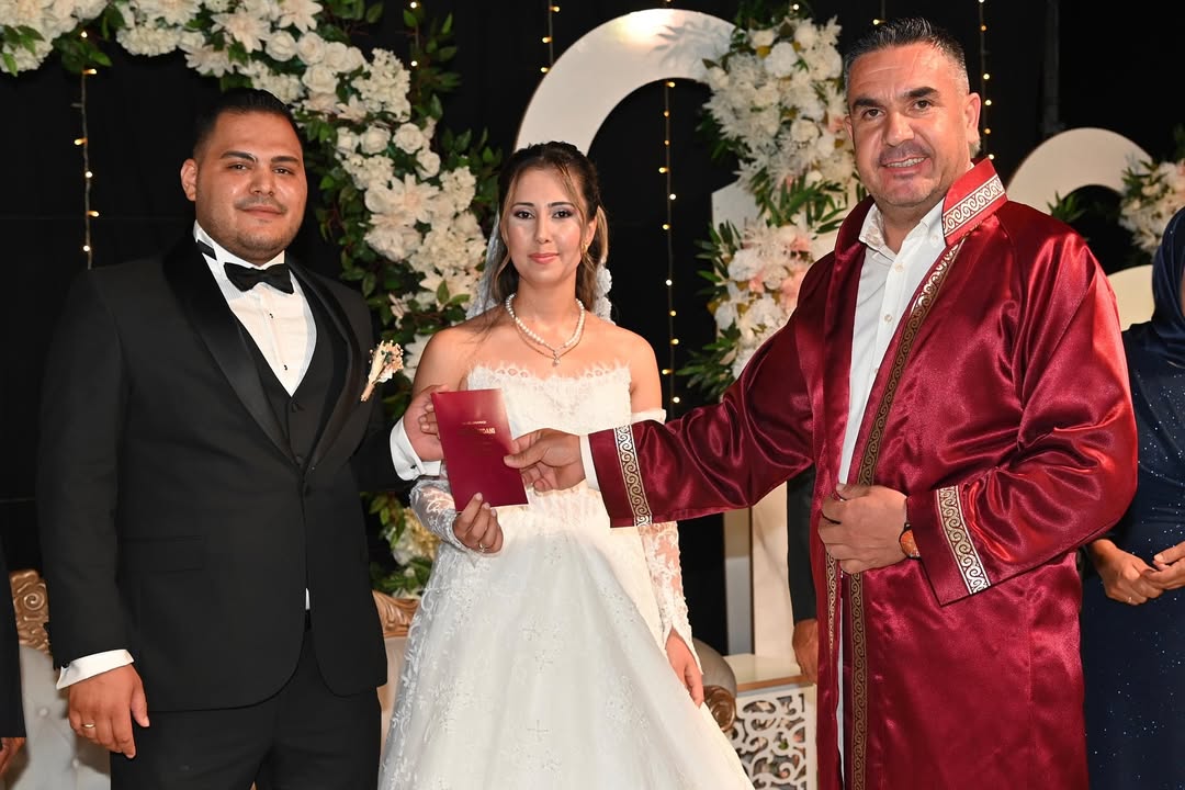 Finike Belediyesi Başkan Yardımcısı Dönmez, Büşra ve Hakan Çiftinin Nikahını Kıldı