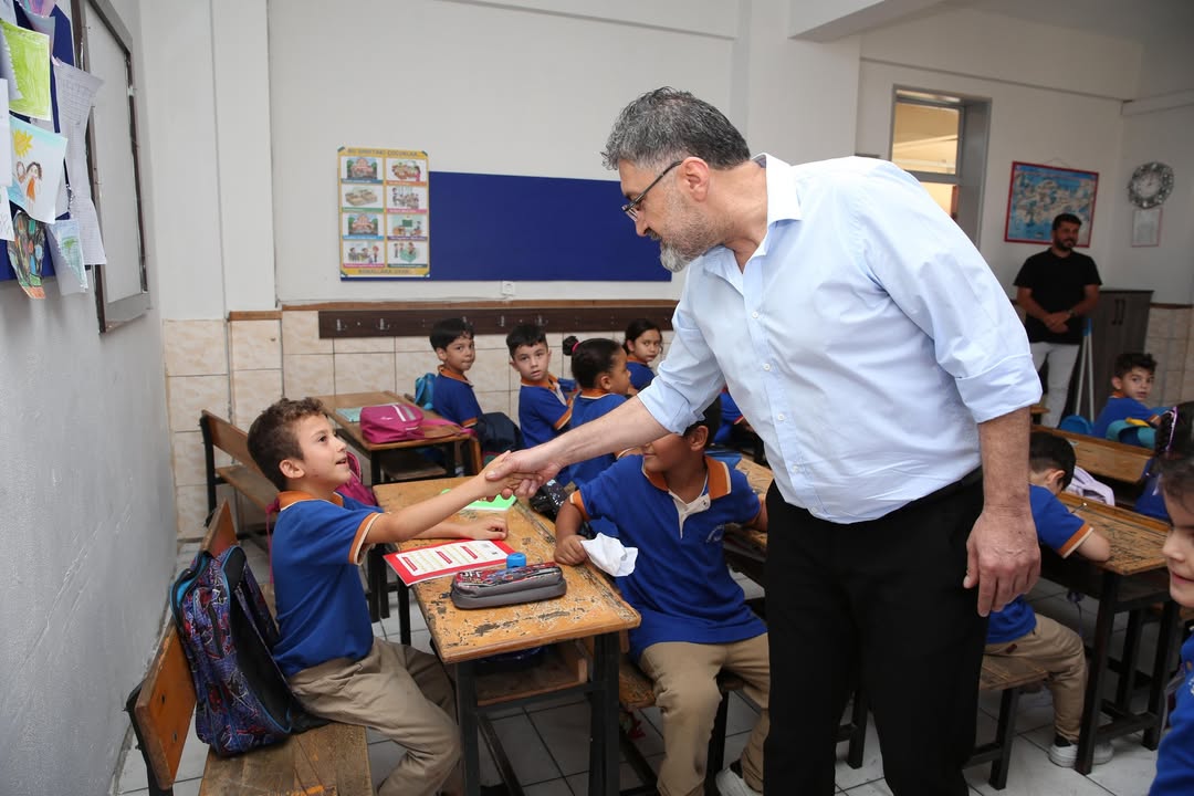 Serik Belediyesi Öğrencilere Destek Veriyor