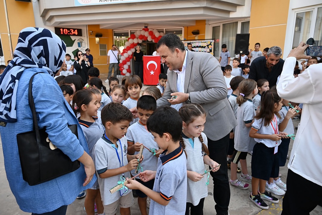 Antalya Kemer'de İlköğretim Haftası Coşkuyla Kutlandı