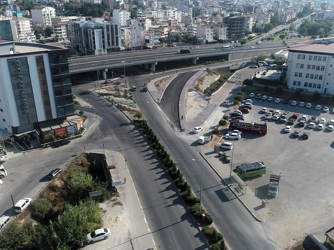 Serik'te Adliye Kavşağı'nda Kavşak Çalışması Tamamlandı