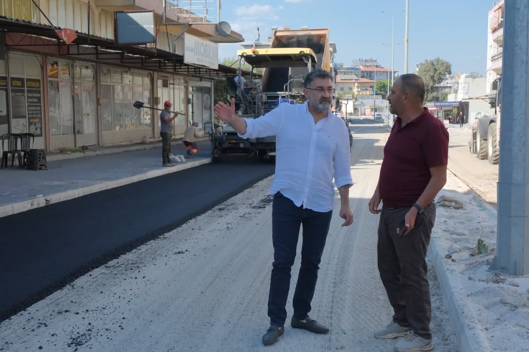 Antalya Serik'te Orta Mahalle'de Asfalt Çalışmaları Sürüyor