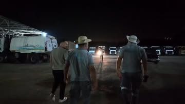Antalya Aksu'da Güne Başlamadan Önce Temizlik Çalışmaları Sürdürüyor