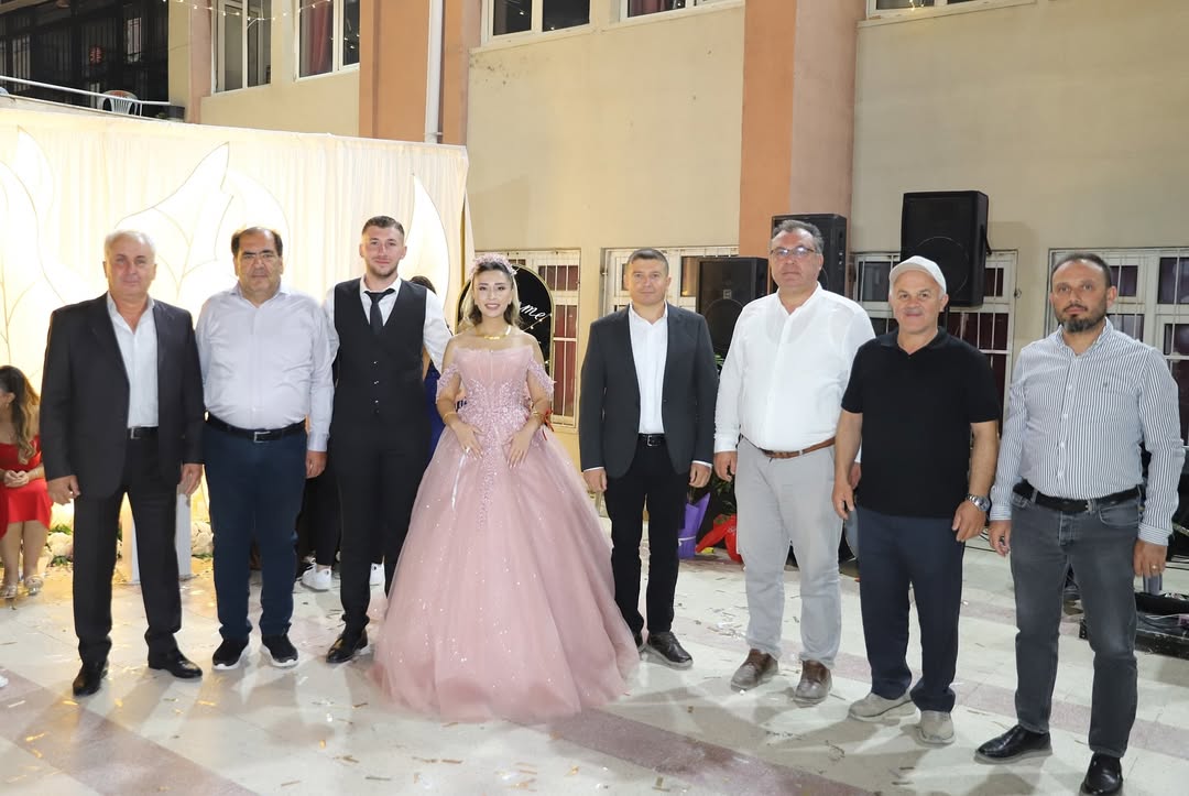 Elmalı Belediyesi Yönetimi, Halide ve Alper Çiftinin Nişan Töreninde