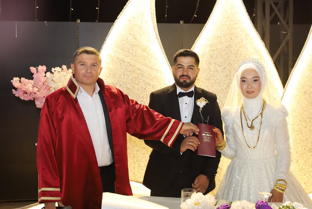 Elmalı Belediye Başkan Vekili Altıntaş, Emrah Çiftinin Nikahını Kıldı