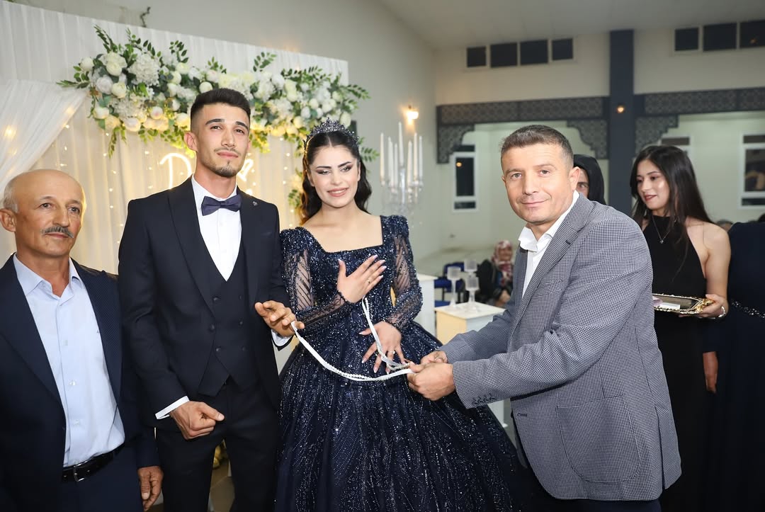 Elmalı Belediyesi Başkan Vekili Altıntaş, Sevgi ve Nurullah Çiftinin Nişan Törenine Katıldı