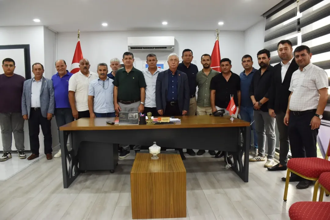 CHP Antalya İl Başkanı Nail Kamacı, Aksu'da Siyasetçilerle Bir Araya Geldi