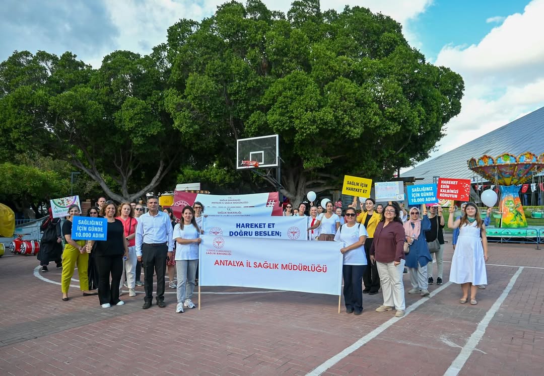 Antalya'da Dünya Yürüyüş Günü Etkinliği Düzenlendi