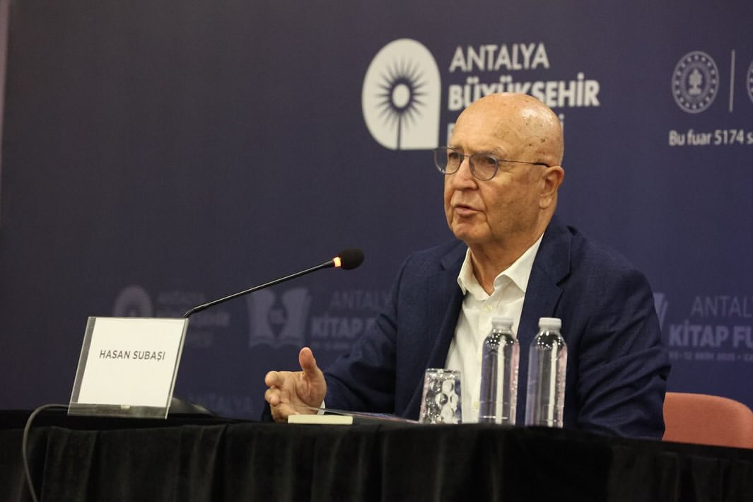 Antalya Kitap Fuarı'na Damga Vuran Söyleşi: Dar Alanda Siyaset