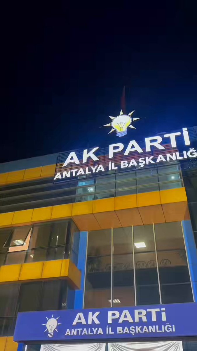 AK Parti Antalya'da Mevlüt Çavuşoğlu'nun Katılımıyla Yönetim Kurulu Toplantısı Düzenlendi