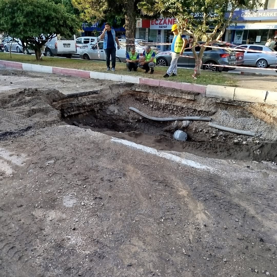Kumluca'da İçme Suyu Hattı Yenileniyor: Su Arızaları Tarih Oluyor