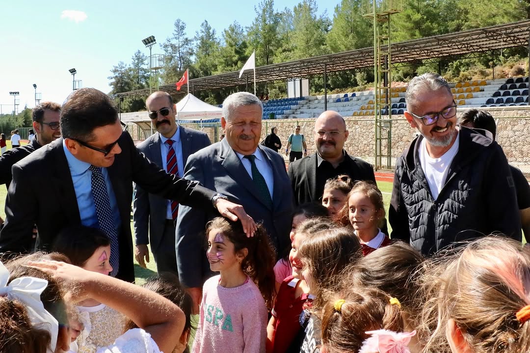 Antalya'da Kız Çocukları Futbol Sahasında Farkındalık Yaratıyor