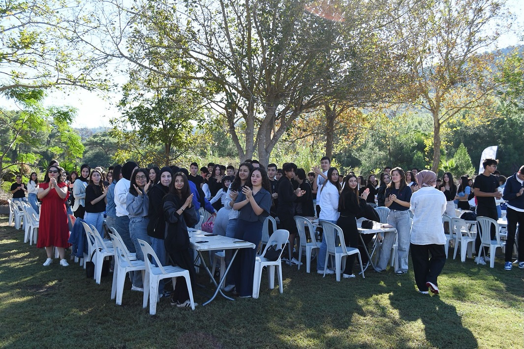 Kemer Belediye Başkanı Öğrencilerle Buluştu: Eğitim Desteği ve Mangal Sözü