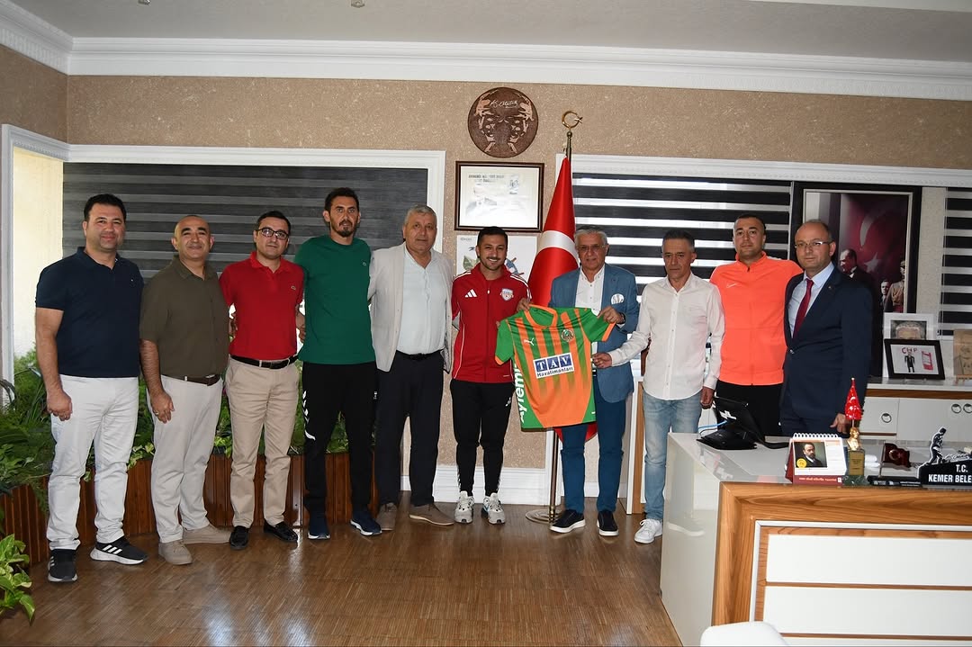 Kemer'de Spor Kulübü Yönetiminden Belediye Başkanı'na Nezaket Ziyareti