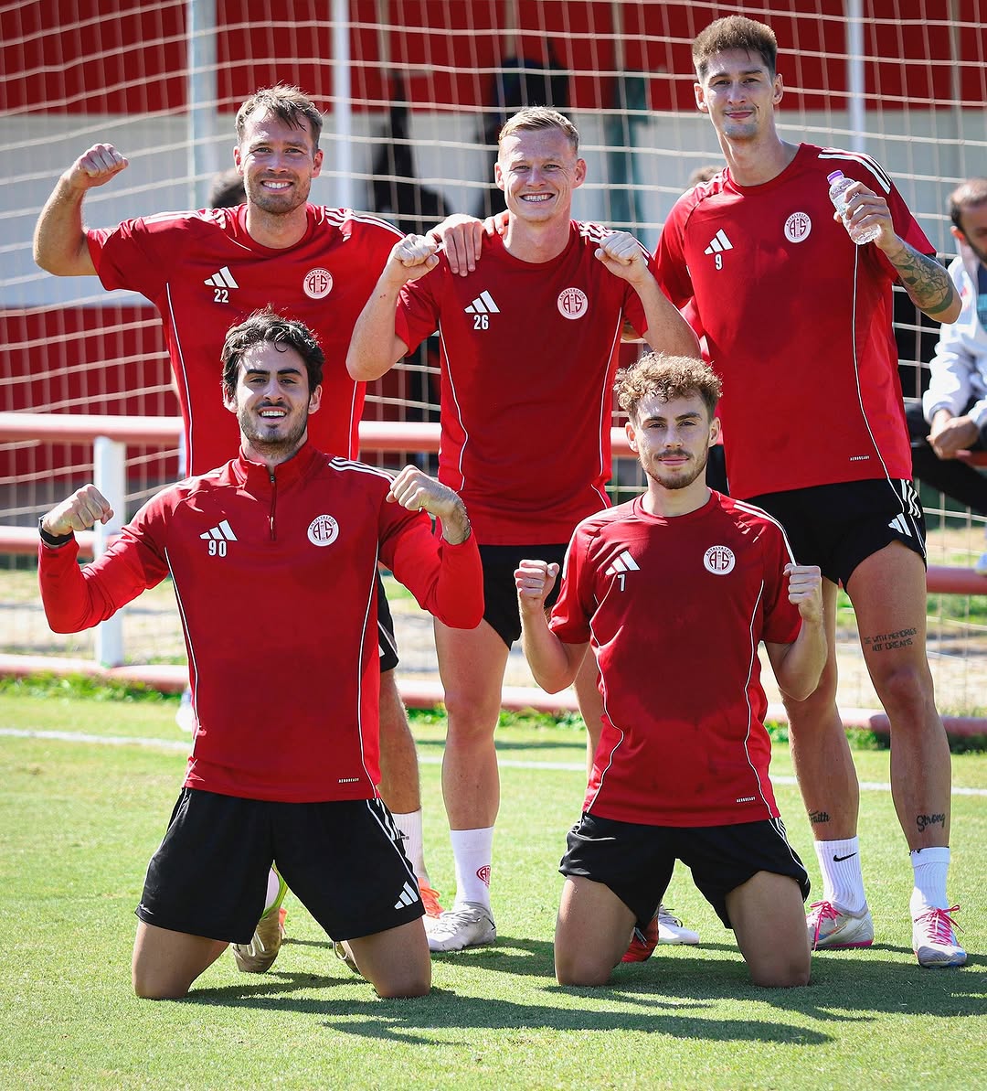 Antalya Spor FK'da Bugünkü Antrenmanda Performans Gösteren İsimler Öne Çıktı