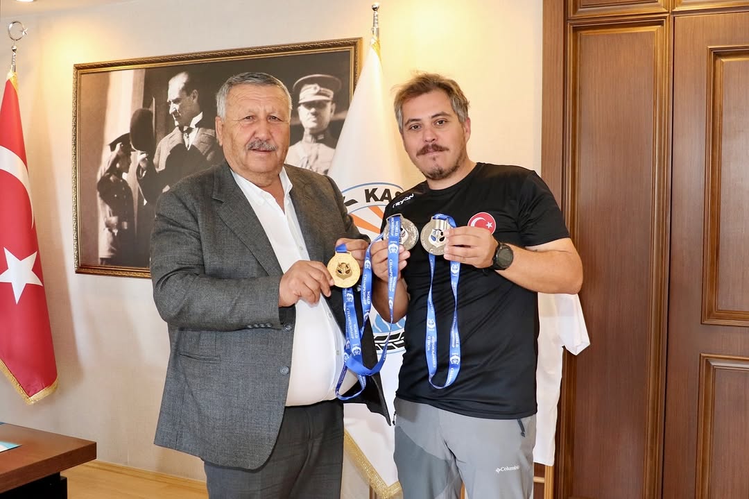 Kaşlı Sporcu Çağatay Arıcan, Sualtı Fotoğraf Dünya Şampiyonası'ndaki Başarısını Paylaştı