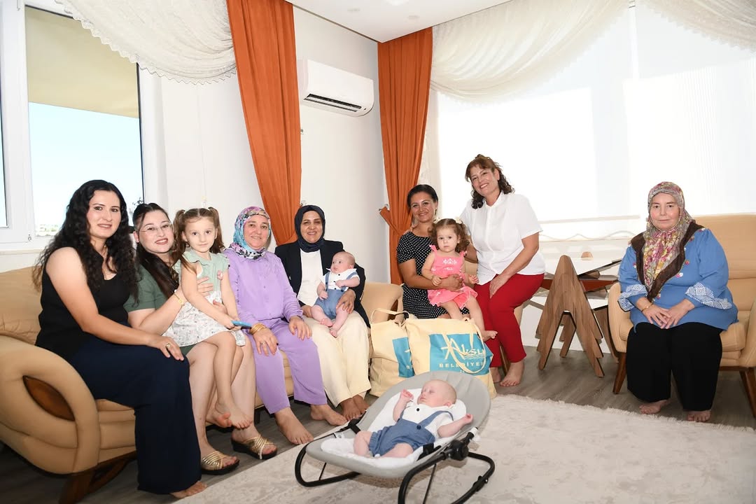 Antalya Aksu'da Yeni Doğan Bebeklere Sevgi Dolu Ziyaret