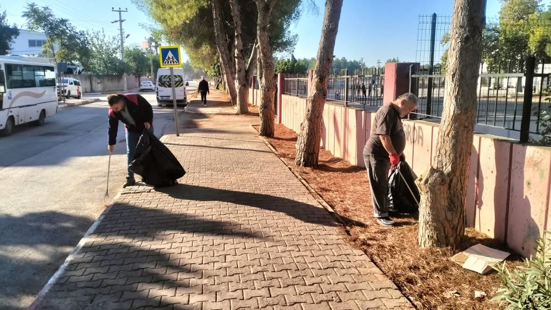 Aksu Belediyesi, Üç Mahallede Eş Zamanlı Temizlik Seferberliği Başlattı