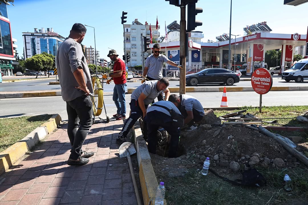 Antalya'da Trafik Güvenliği ve Akışı İçin Sinyalizasyon Altyapısı Yenileniyor
