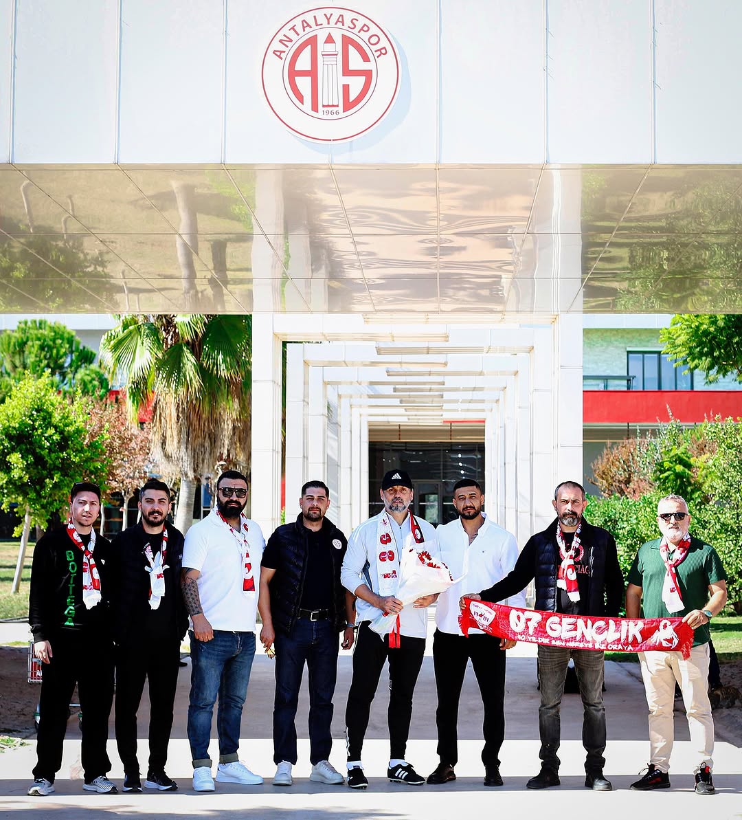 Antalyaspor Taraftar Grubu 07 Gençlik'ten Teknik Direktör Erol Bulut'a Ziyaret