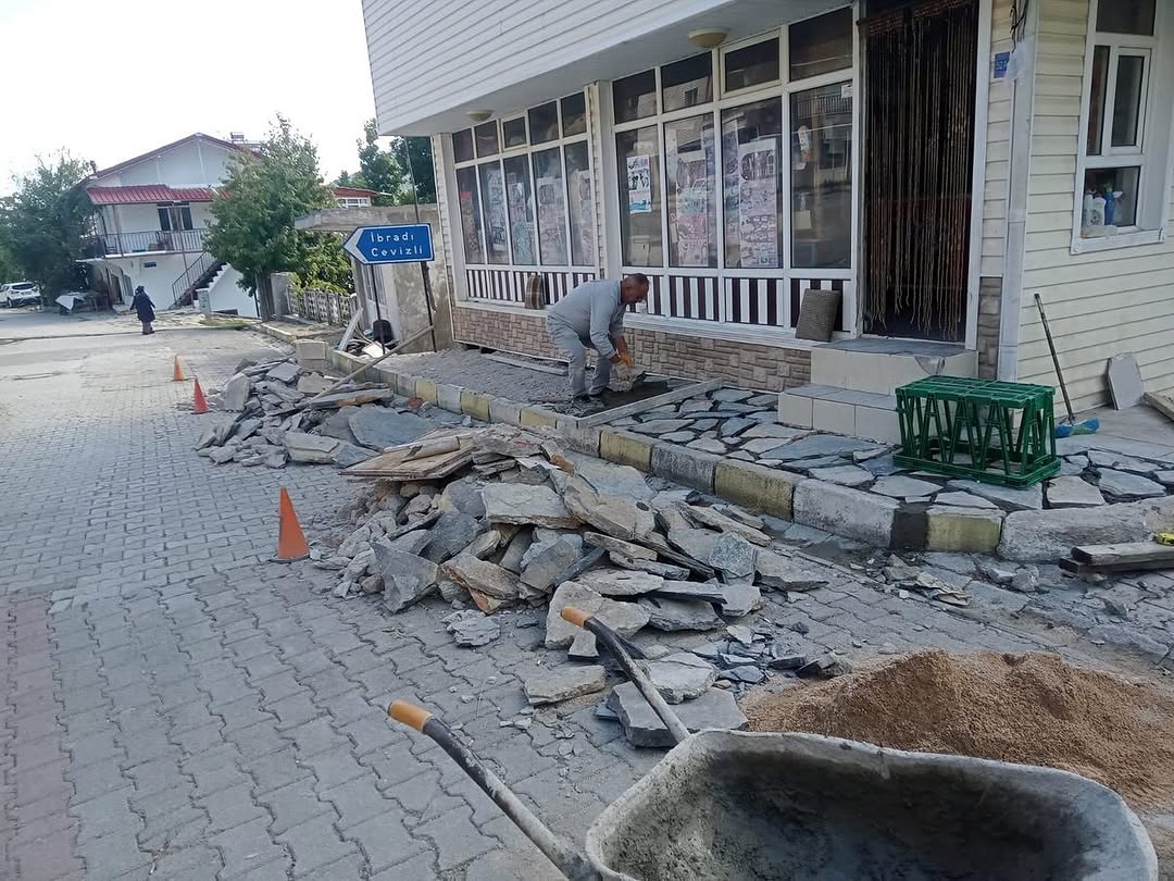 Akseki'nin Kuyucak Mahallesi'nde Kaldırım Çalışması Başlatıldı