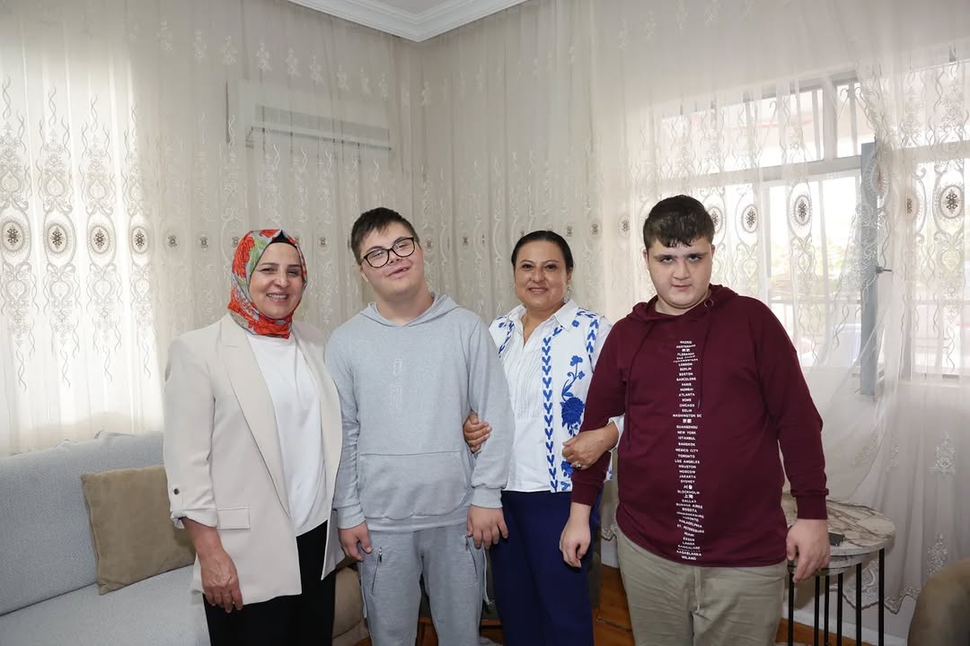 Aksu Belediyesi'nden Özel Çocuklara Anlamlı Ziyaret