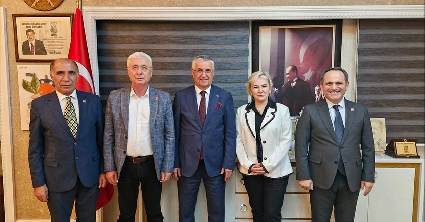 CHP'li Heyet Kemer Belediye Başkanı Necati Topaloğlu'nu Ziyaret Etti