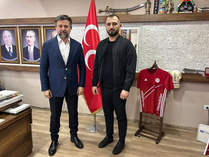 İş İnsanı Hakkı Çetin Efe, MHP Antalya İl Başkanlığını Ziyaret Etti