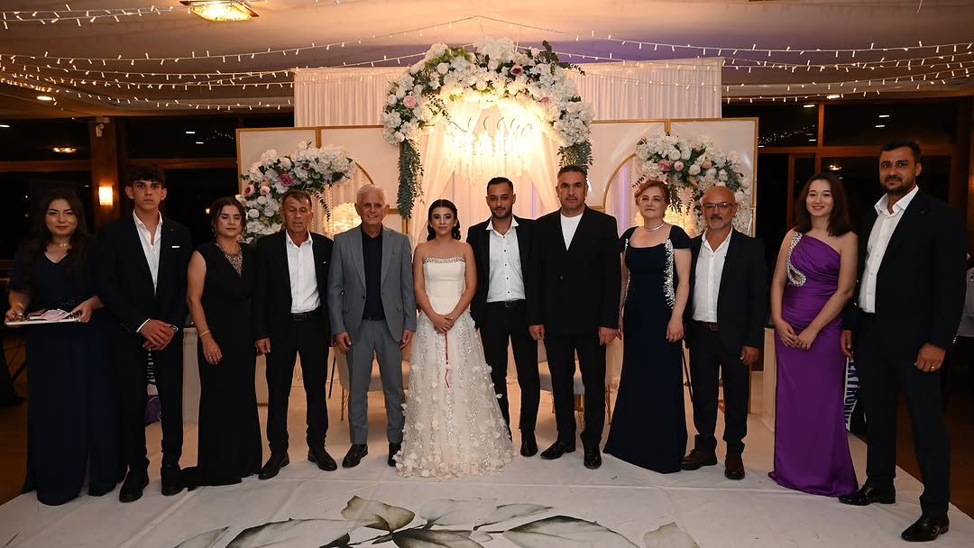 Finike'de Belediye Çalışanlarının Mutlu Günü: Nişan Töreni