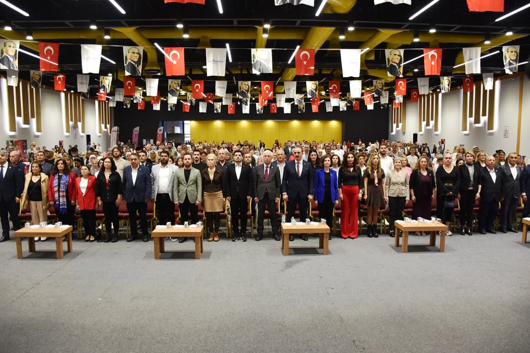 CHP'li Heyet, Konyaaltı'nda Cumhuriyet Coşkusunu Halk Dansları Festivali'yle Kutladı