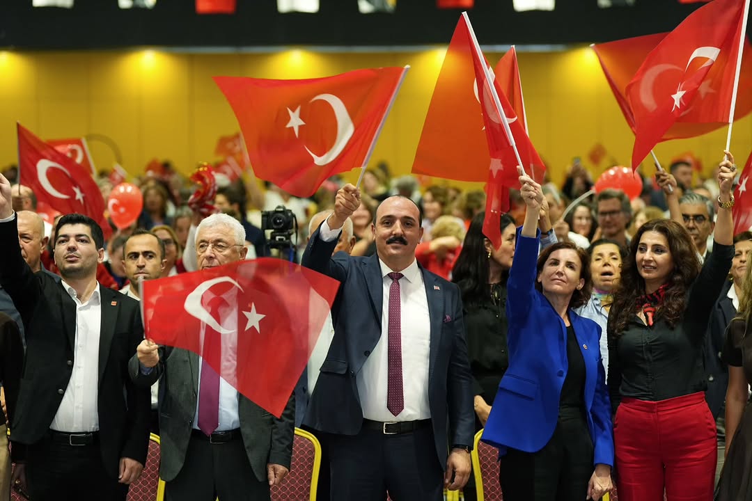 Konyaaltı'nda Cumhuriyet Coşkusu: Halk Dansları Festivali ile 102. Yıl Kutlandı