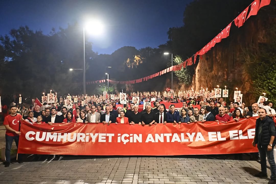 Antalya'da Cumhuriyet'in 102. Yılı Coşkuyla Kutlandı