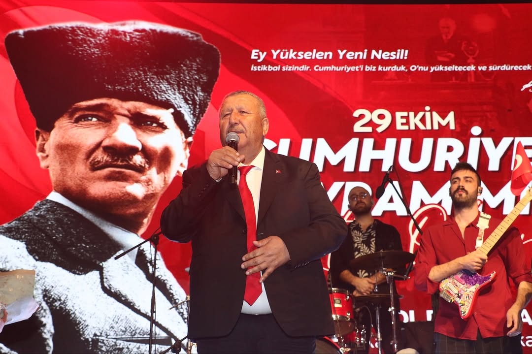 Kaş Belediyesi Cumhuriyetin 102. Yılını Unutulmaz Konserle Kutladı