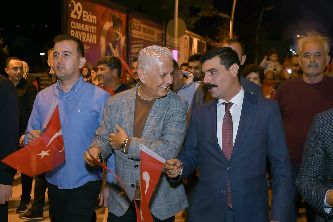 Demre'de Cumhuriyet Coşkusu: Meşaleli Kutlama ve Fener Alayı