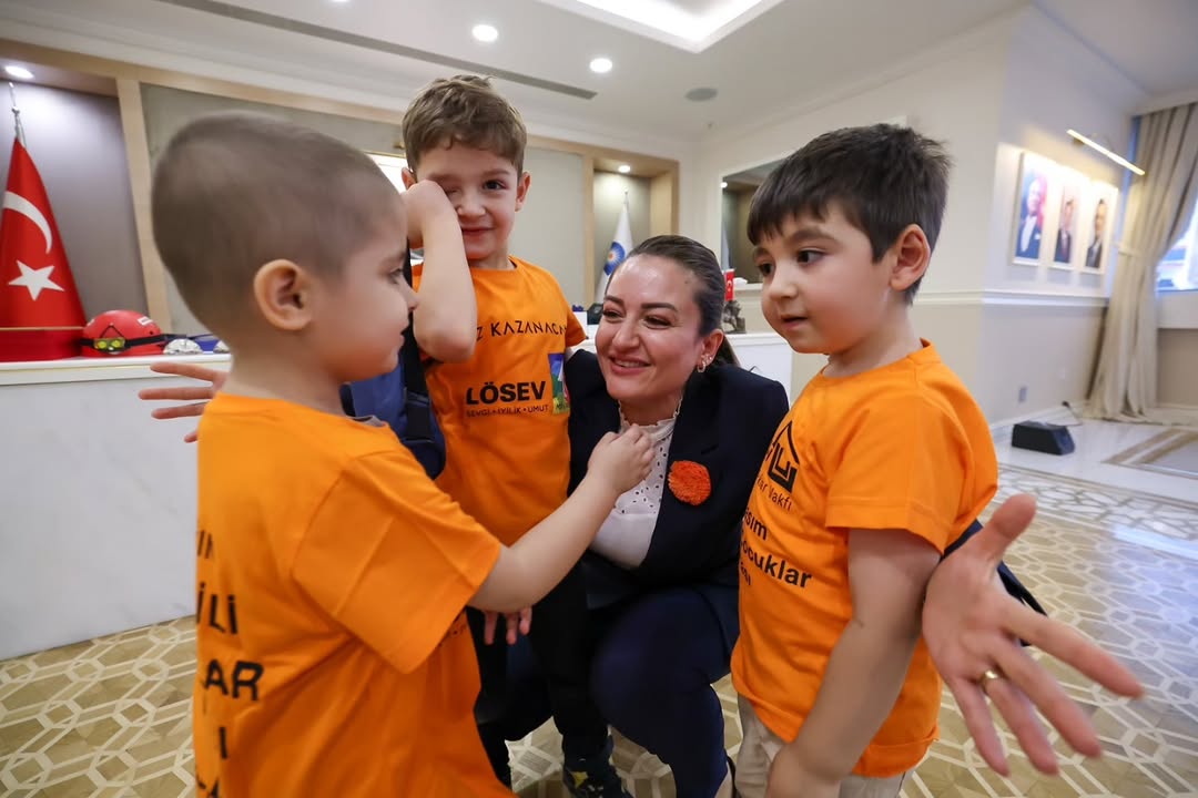 Antalya Büyükşehir Belediyesi'nden LÖSEV'li Çocuklara Moral Ziyareti