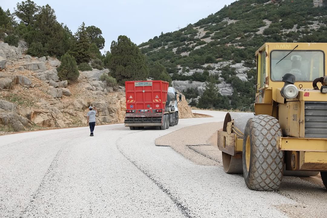 Antalya Akseki'de Boğaz Mahallesi'nde Asfalt Çalışması Tamamlandı