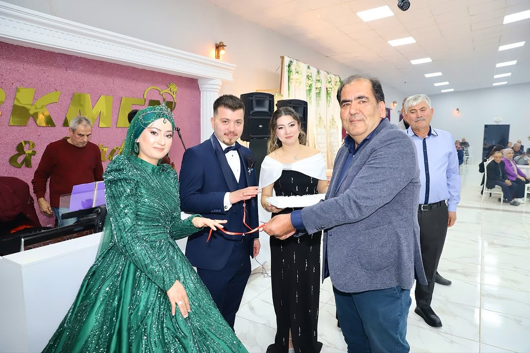 Elmalı'da Genç Çiftin Nişan Töreni