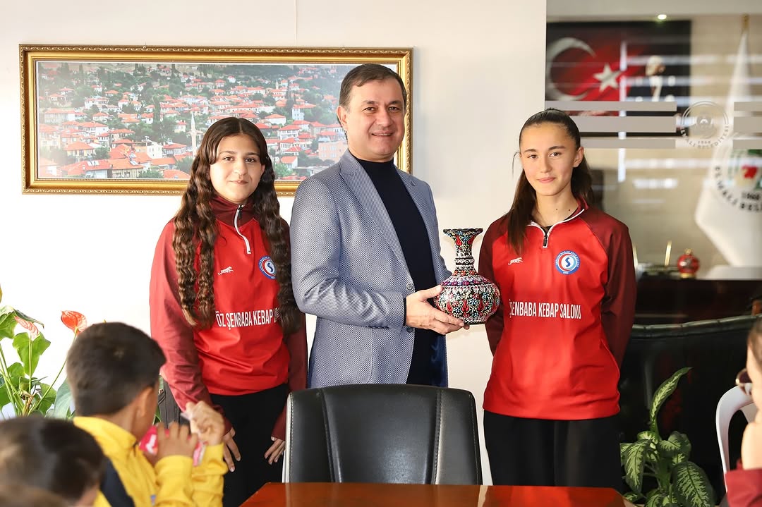 Elmalı Belediyesi, Başarılı Sporcuları ve Antrenörleri Ağırladı