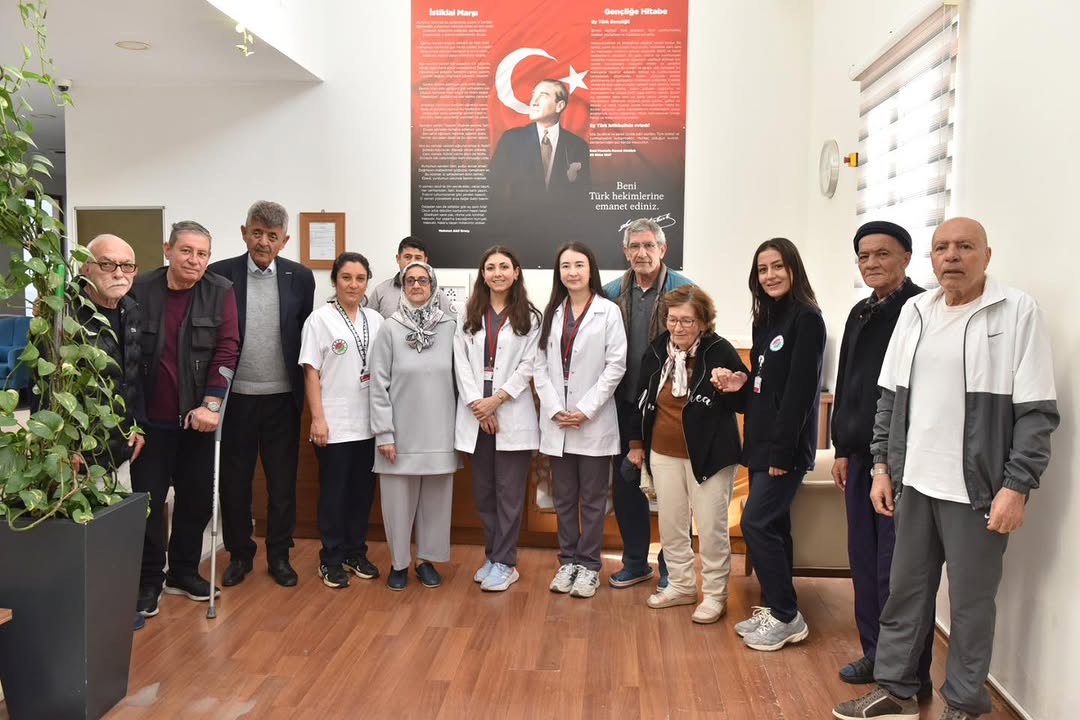 Antalya Kepez'de Huzurevi Sakinlerine Ağız ve Diş Sağlığı Eğitimi