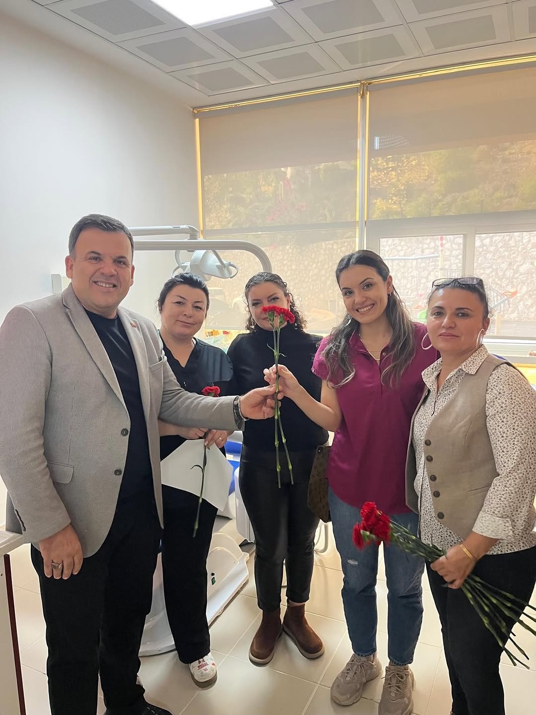 Kemer Belediye Başkan Yardımcısı Diş Hekimlerini Ziyaret Etti