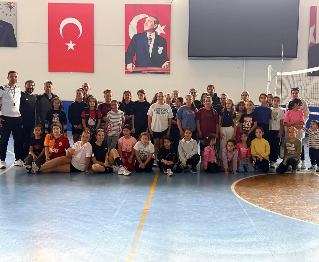 Gazipaşa Belediyesi, Kız ve Erkek Çocukları İçin Altyapı Voleybol Kurslarına Başladı