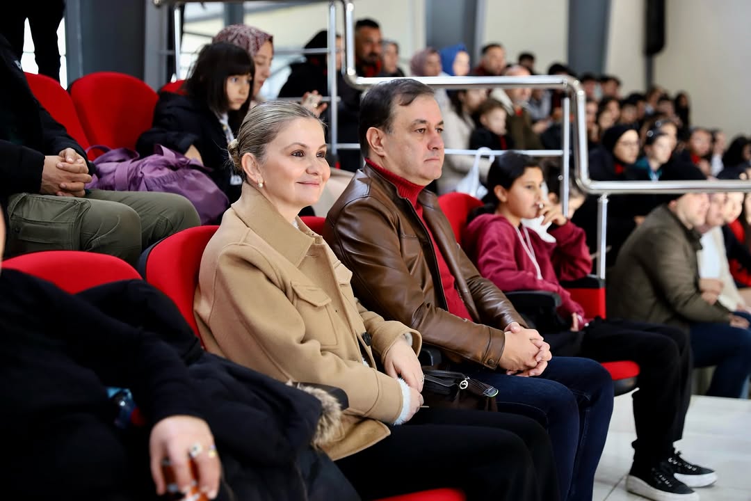 Elmalı Belediye Spor'un Voleybol Takımları Sahada Coşkuyla Mücadele Ediyor