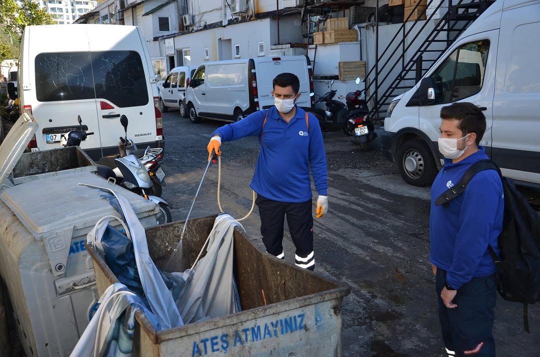Antalya'da Karasinekle Mücadele: Büyükşehir Belediyesi İlaçlama Seferberliği Başlattı