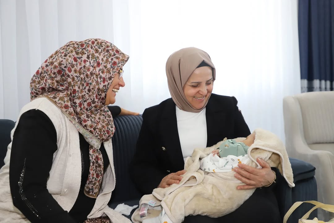 Aksu'da Yeni Doğan Bebek Ziyaretleri Sürüyor