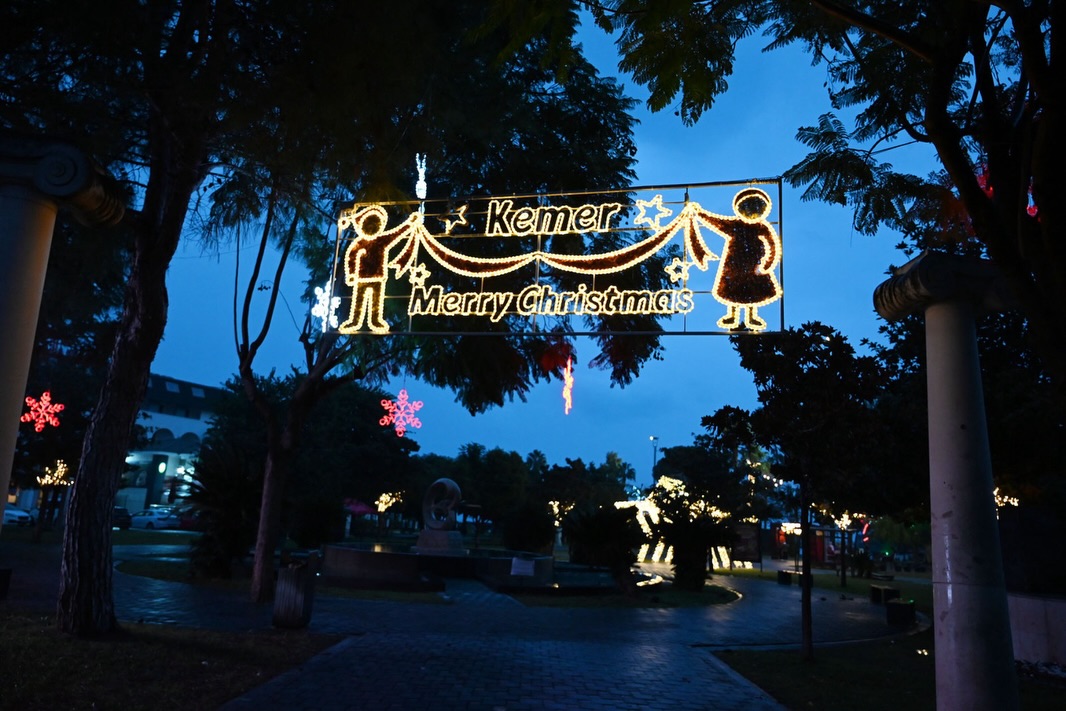 Kemer'de Yılbaşı Coşkusu: Gastronomi Festivali ve Işık Şöleni Hazır