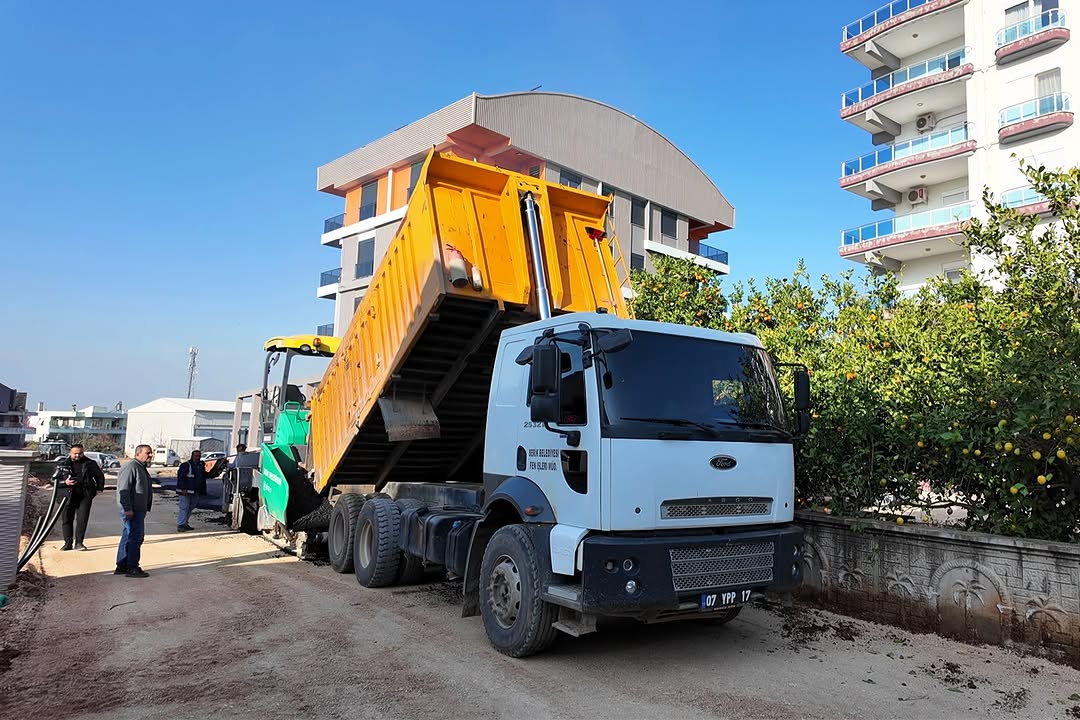 Serik Belediyesi Kürüş Mahallesi'nde Asfalt Çalışmalarını Hızlandırdı