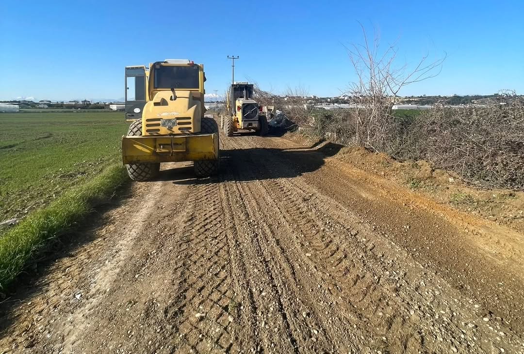 Antalya Aksu'da Altyapı ve Yol Çalışmaları Hız Kesmeden Devam Ediyor