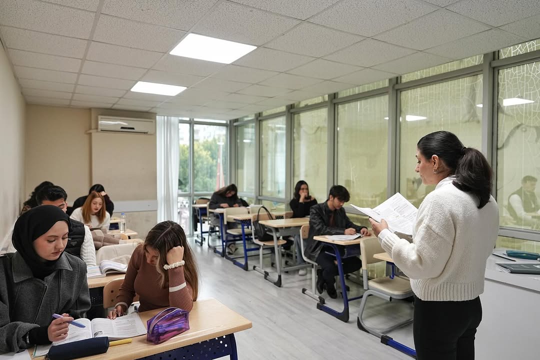 Antalya Konyaaltı'nda LGS ve YKS Öğrencilerine Sömestr Tatilinde Ücretsiz Eğitim