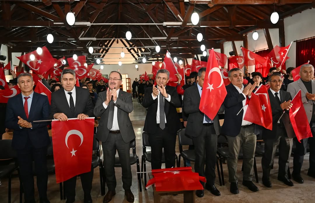 Antalya'da Okullarda Bayrak Sevgisi Temasıyla İkinci Dönem Başladı